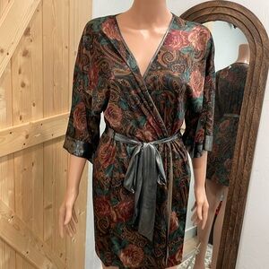 Amelia robe. Paisley print. One size. In excellent condition.